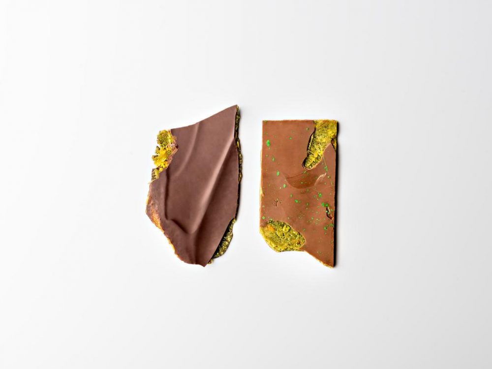 דפי מרציפן יחד עם מחית פיסטוק