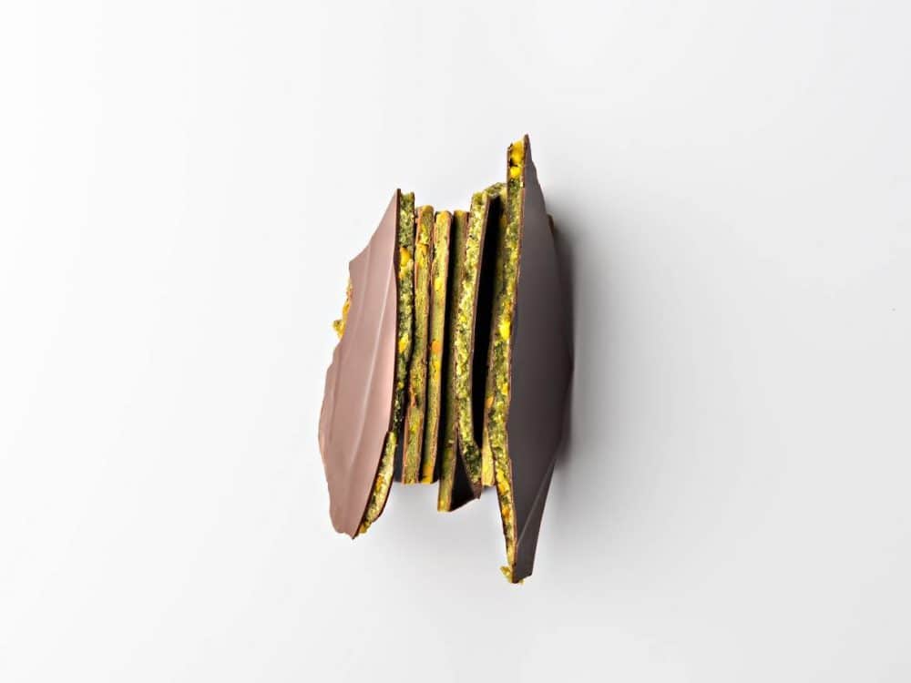 דפי מרציפן יחד עם מחית פיסטוק